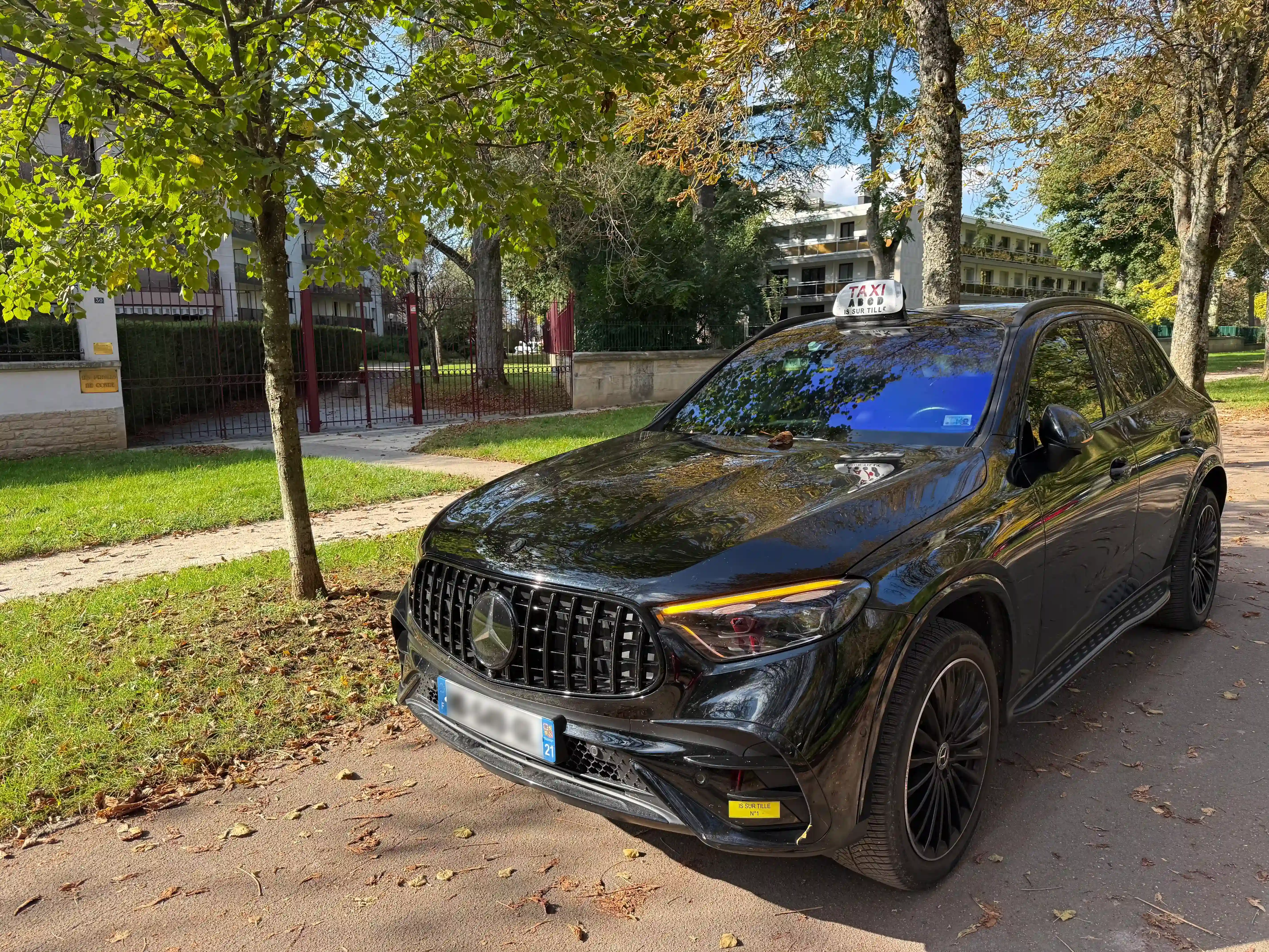 Taxi Leda Mercedes-Benz à Is-sur-Tille - Service de transport professionnel 24/7