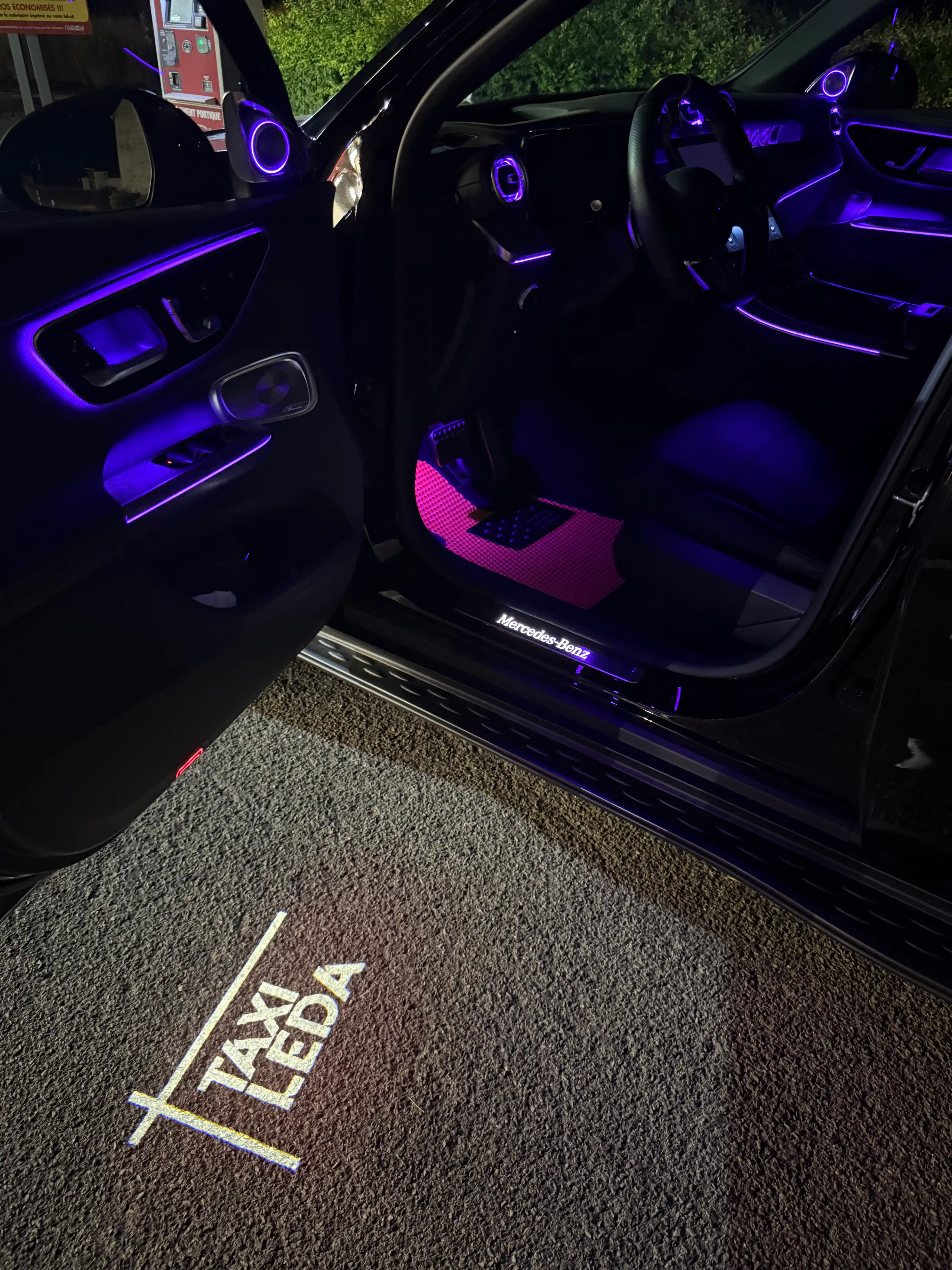 Intérieur confortable du véhicule Taxi Leda Mercedes-Benz - Confort premium pour transport Is-sur-Tille Dijon